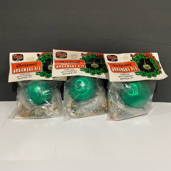 NEW SEALED VINTAGE Distasio GREEN Bead Sequin Christmas Ornament Kit Set OF 3!!! - Picture 1 of 6